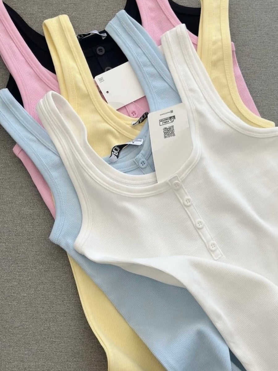 Isabella Tee